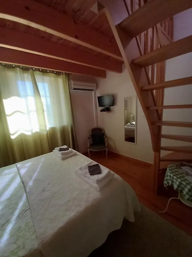 Chambres D'Hotes La Roumec Escandolieres Bed & Breakfast