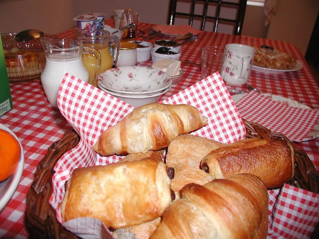 Chambres D'Hotes La Roumec Escandolieres Bed & Breakfast
